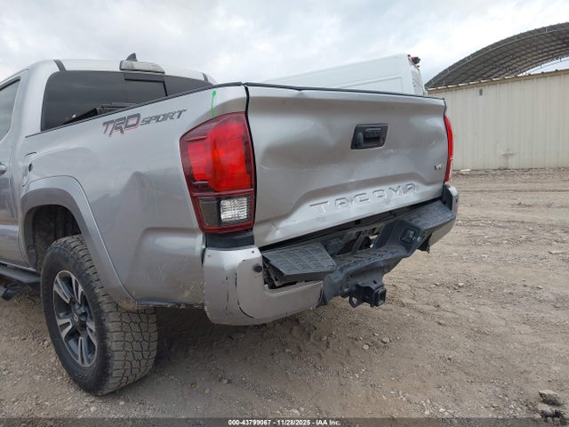 3TMAZ5CN0JM061040 Toyota Tacoma Trd Sport