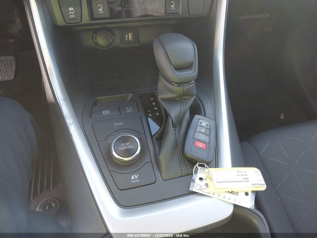 JTMRWRFV8SJ077371 Toyota Rav4 Xle