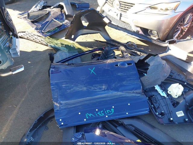 JTMRWRFV8SJ077371 Toyota Rav4 Xle