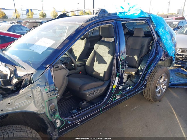 JTMRWRFV8SJ077371 Toyota Rav4 Xle