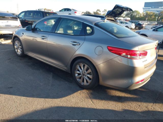 2018 KIA OPTIMA 5XXGU4L35JG234067 Photo 2