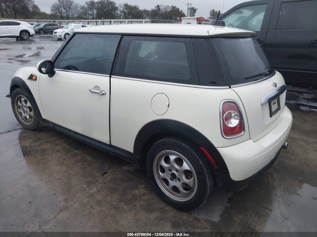 2012 MINI COOPER WMWSU3C52CT261877 Photo 2