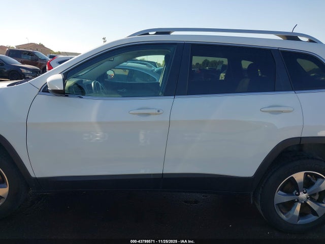 1C4PJLCBXHW547926 Jeep Cherokee Latitude Fwd