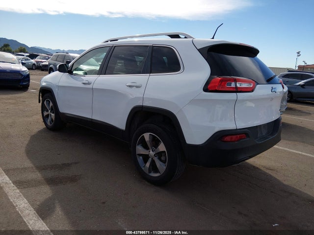 1C4PJLCBXHW547926 Jeep Cherokee Latitude Fwd