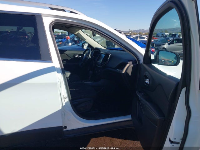1C4PJLCBXHW547926 Jeep Cherokee Latitude Fwd