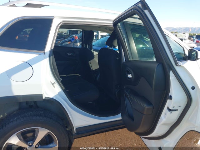 1C4PJLCBXHW547926 Jeep Cherokee Latitude Fwd
