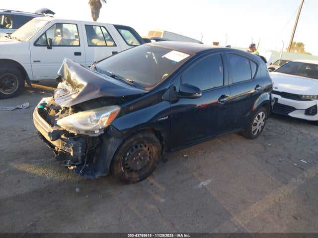 JTDKDTB38G1121062 Toyota Prius C Two