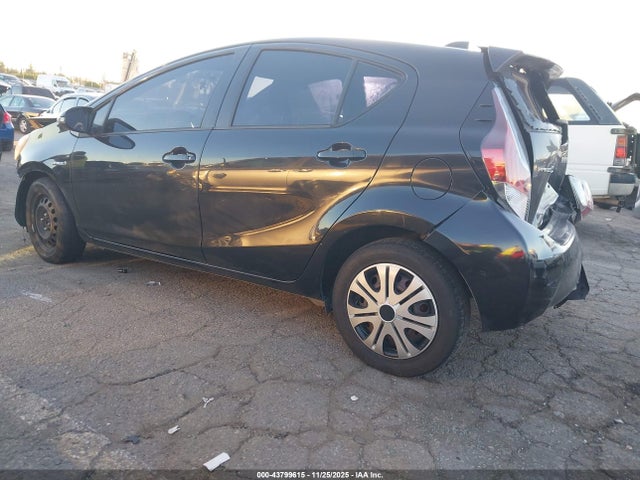 JTDKDTB38G1121062 Toyota Prius C Two