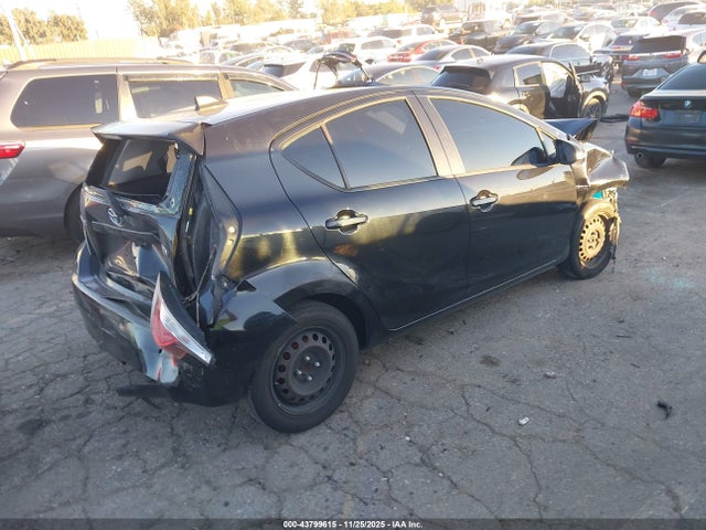 JTDKDTB38G1121062 Toyota Prius C Two