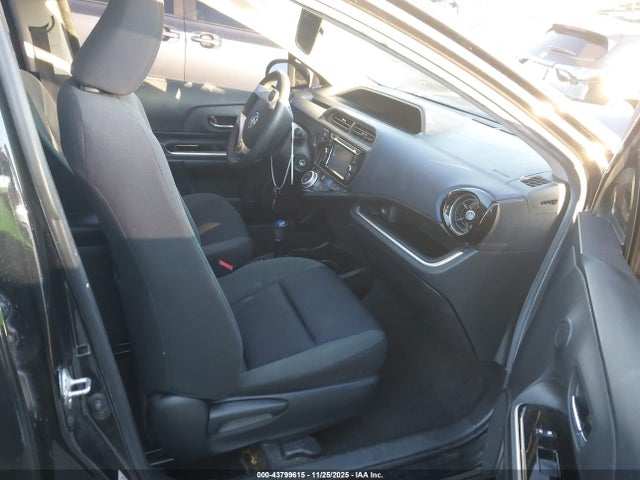 JTDKDTB38G1121062 Toyota Prius C Two
