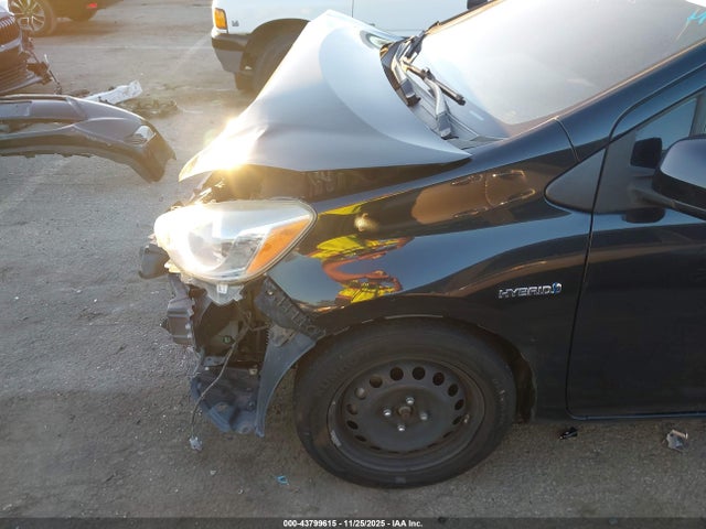 JTDKDTB38G1121062 Toyota Prius C Two