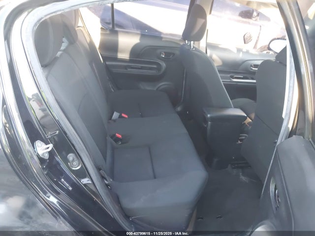 JTDKDTB38G1121062 Toyota Prius C Two