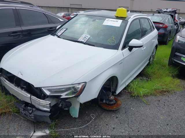 2018 AUDI A3 E-TRON WAUUPBFF7JA112002 Photo 1