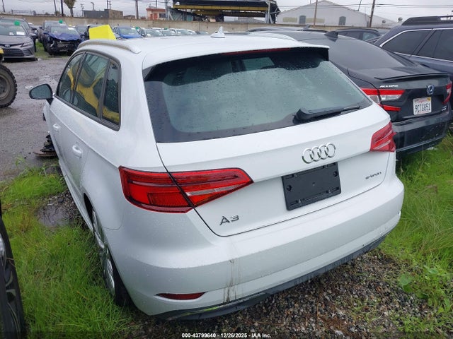 2018 AUDI A3 E-TRON WAUUPBFF7JA112002 Photo 2