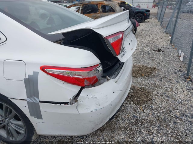 2015 Toyota Camry Se მანქანა იყიდება აუქციონზე, vin: 4T1BF1FK2FU018227, აუქციონის ნომერი: 43799771