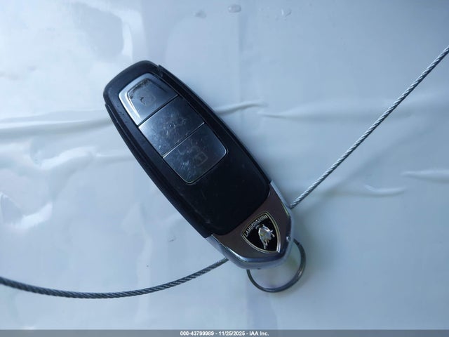 2020 LAMBORGHINI URUS ZPBUA1ZL9LLA10281 Photo 10