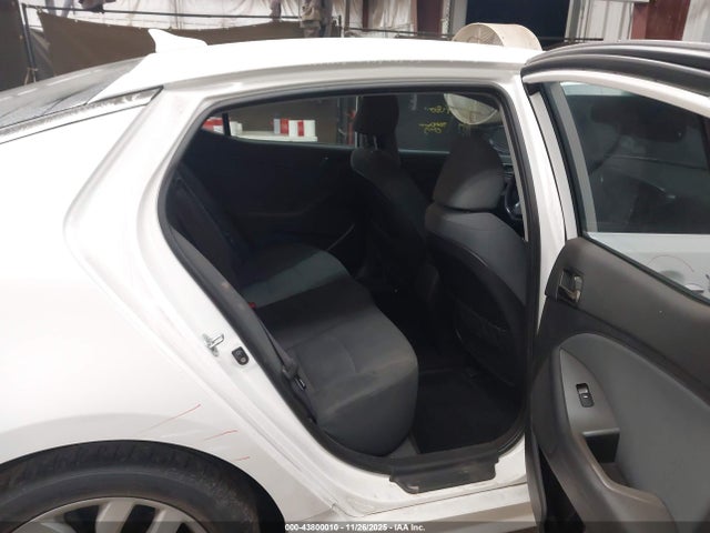 KNAGM4A71F5617650 KIA Optima Lx