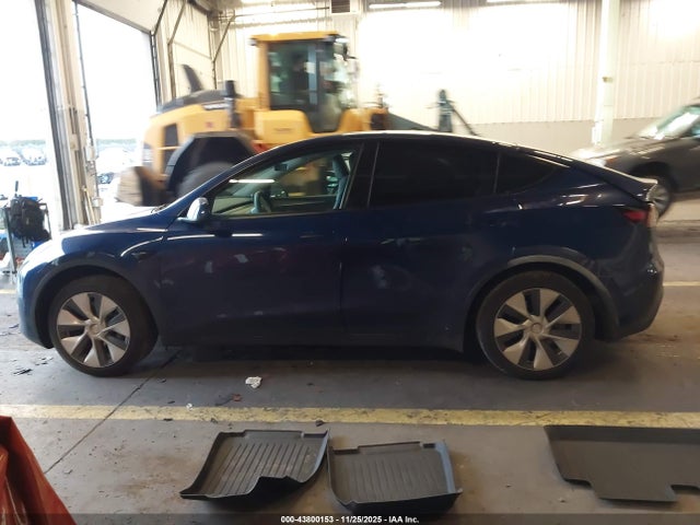 Продажа на аукционе авто 2023 Tesla Model Y, vin: 7SAYGDEEXPF763345, номер лота: 43800153