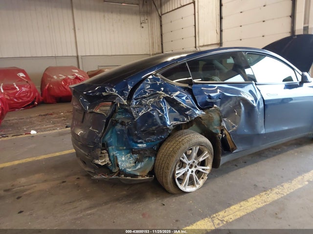 Продажа на аукционе авто 2023 Tesla Model Y, vin: 7SAYGDEEXPF763345, номер лота: 43800153