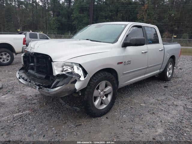 2015 RAM 1500 1C6RR6LM1FS735783 Photo 1