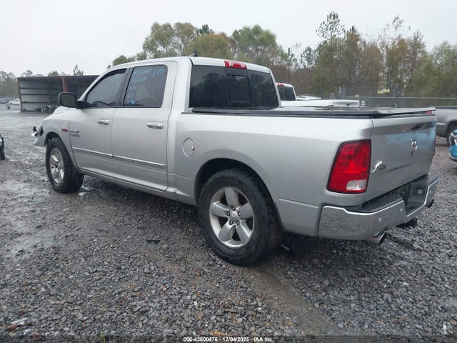 2015 RAM 1500 1C6RR6LM1FS735783 Photo 2