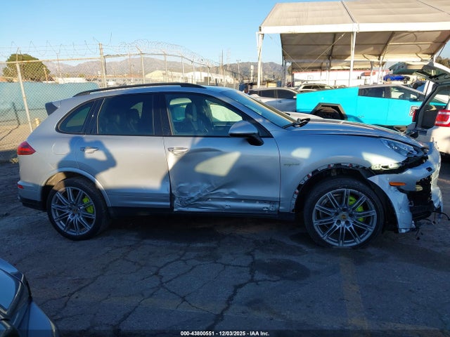WP1AE2A2XHLA71328 Porsche Cayenne E-hybrid S Platinum Edition