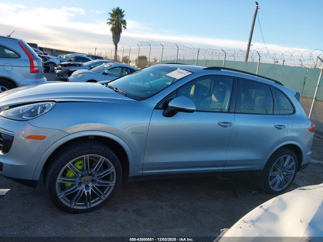 WP1AE2A2XHLA71328 Porsche Cayenne E-hybrid S Platinum Edition