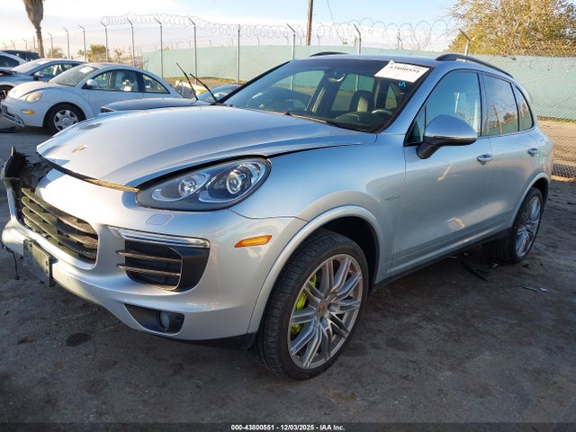 2017 PORSCHE CAYENNE E-HYBRID WP1AE2A2XHLA71328 Photo 1