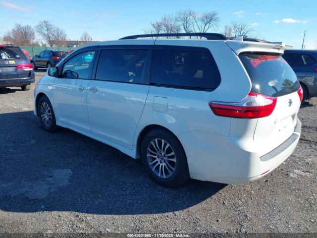 2019 TOYOTA SIENNA 5TDYZ3DC7KS992314 Photo 2
