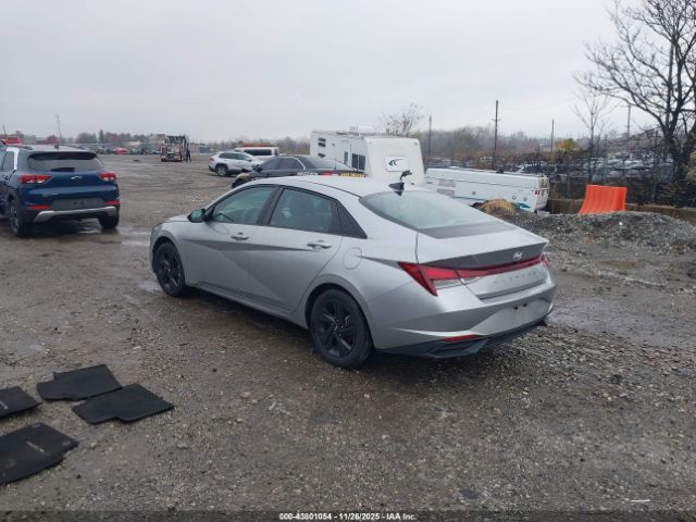 2021 HYUNDAI ELANTRA 5NPLM4AGXMH017806 Photo 2