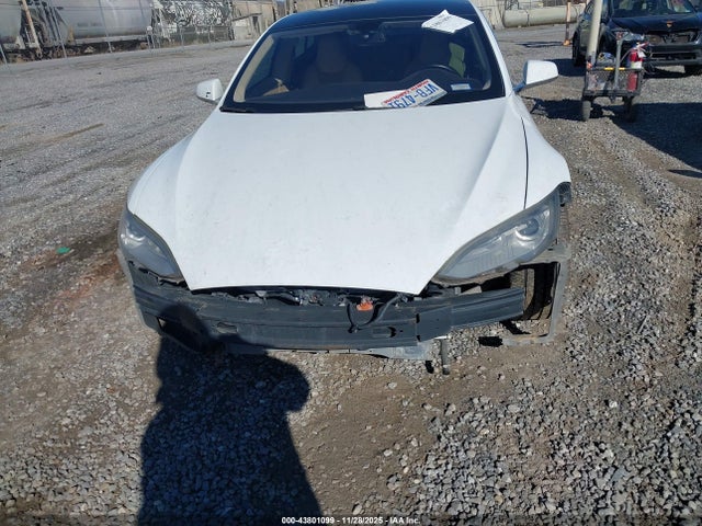 Продажа на аукционе авто 2013 Tesla Model S Performance, vin: 5YJSA1DP0DFP05519, номер лота: 43801099