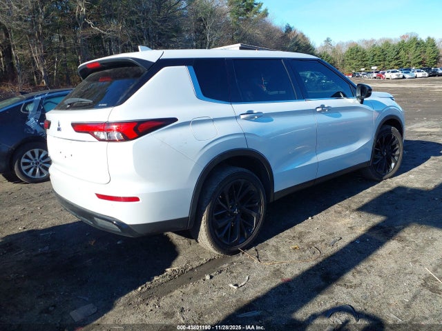 2022 MITSUBISHI OUTLANDER JA4J4UA87NZ078292 Photo 3