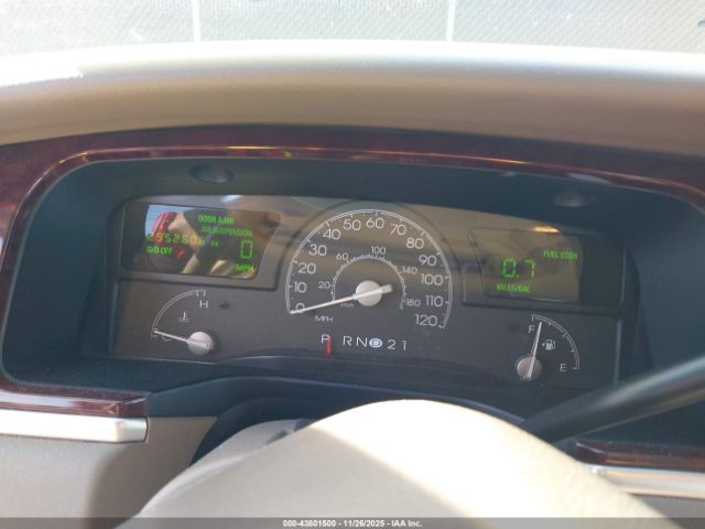 2004 LINCOLN TOWN CAR 1LNHM81W74Y657664 Photo 6