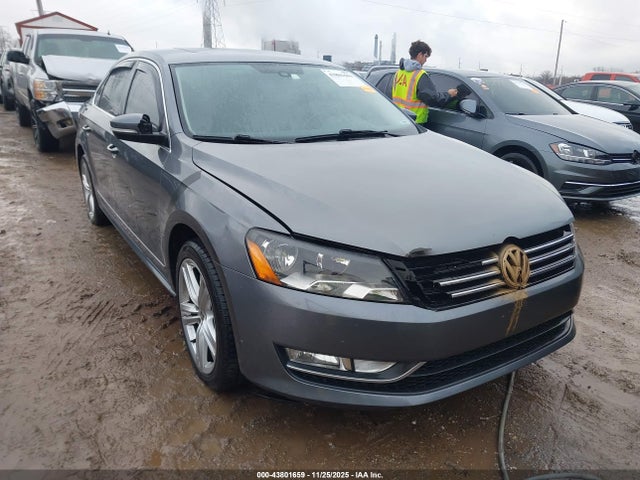 2015 Volkswagen Passat 1.8t Se მანქანა იყიდება აუქციონზე, vin: 1VWBS7A39FC030106, აუქციონის ნომერი: 43801659