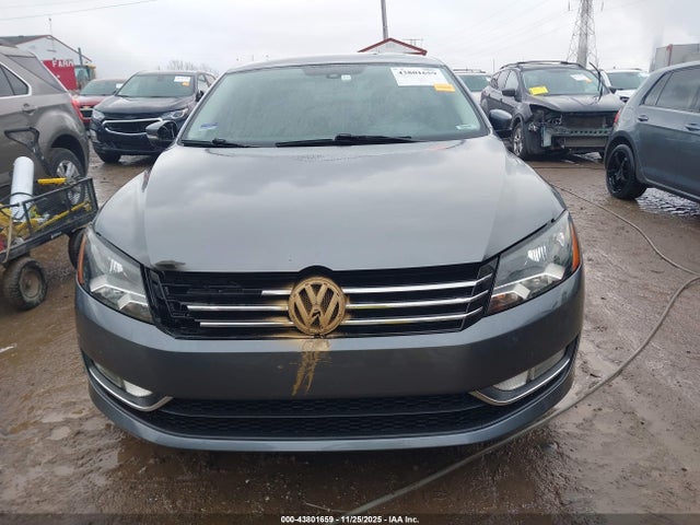 2015 Volkswagen Passat 1.8t Se მანქანა იყიდება აუქციონზე, vin: 1VWBS7A39FC030106, აუქციონის ნომერი: 43801659