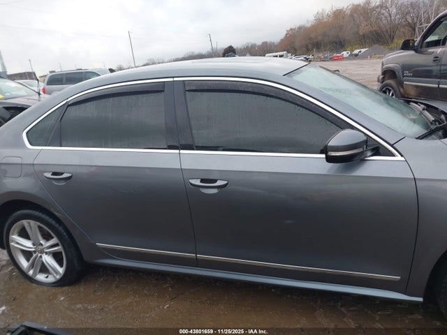 2015 Volkswagen Passat 1.8t Se მანქანა იყიდება აუქციონზე, vin: 1VWBS7A39FC030106, აუქციონის ნომერი: 43801659