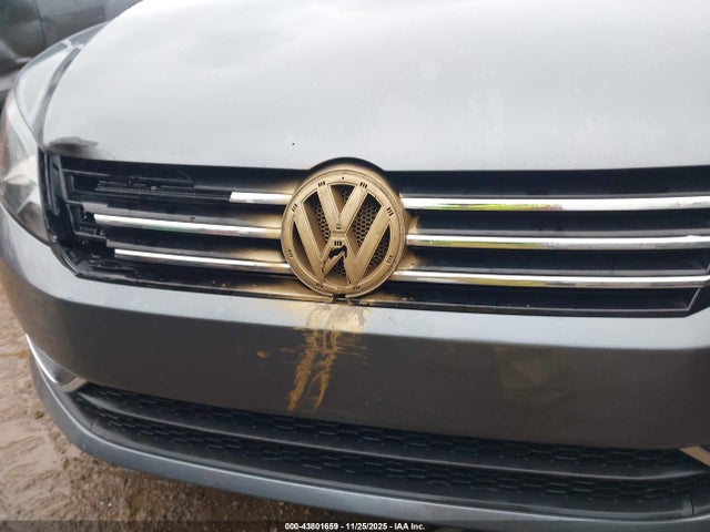 2015 Volkswagen Passat 1.8t Se მანქანა იყიდება აუქციონზე, vin: 1VWBS7A39FC030106, აუქციონის ნომერი: 43801659