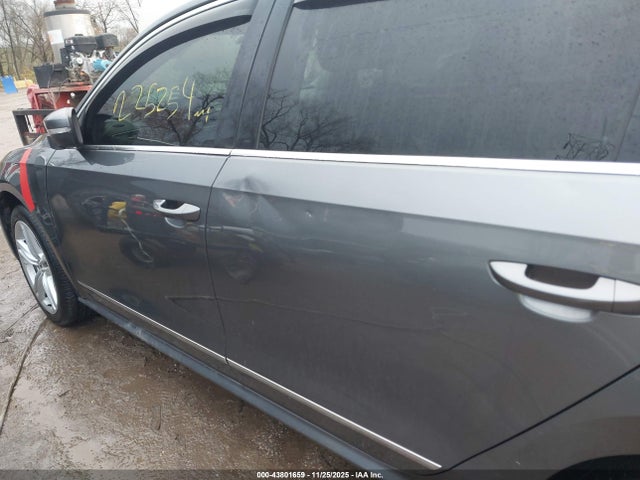 2015 Volkswagen Passat 1.8t Se მანქანა იყიდება აუქციონზე, vin: 1VWBS7A39FC030106, აუქციონის ნომერი: 43801659