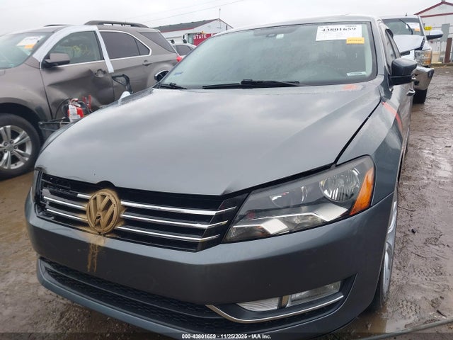 2015 Volkswagen Passat 1.8t Se მანქანა იყიდება აუქციონზე, vin: 1VWBS7A39FC030106, აუქციონის ნომერი: 43801659