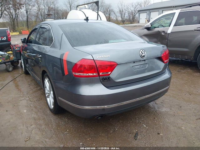 2015 Volkswagen Passat 1.8t Se მანქანა იყიდება აუქციონზე, vin: 1VWBS7A39FC030106, აუქციონის ნომერი: 43801659