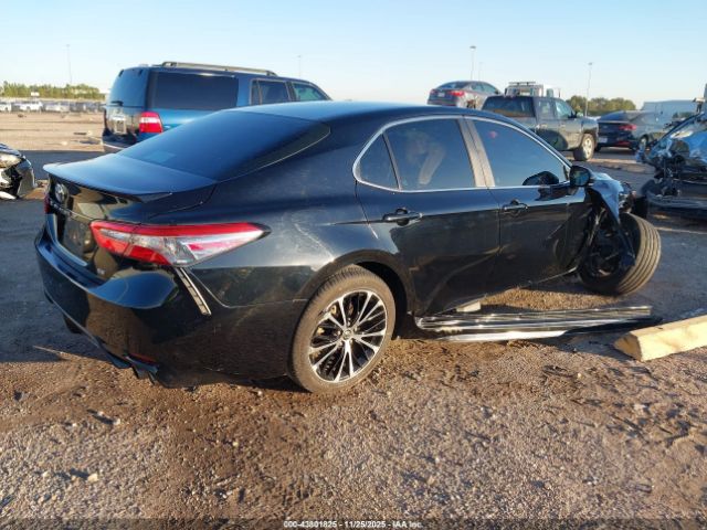 2018 TOYOTA CAMRY 4T1B11HK3JU070275 Photo 3