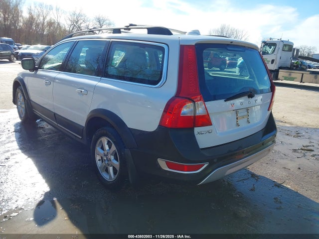 2011 VOLVO XC70 YV4952BLXB1102749 Photo 2
