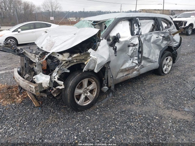 Toyota Highlander L 2021 5TDCZRAH8MS536015 Image 2