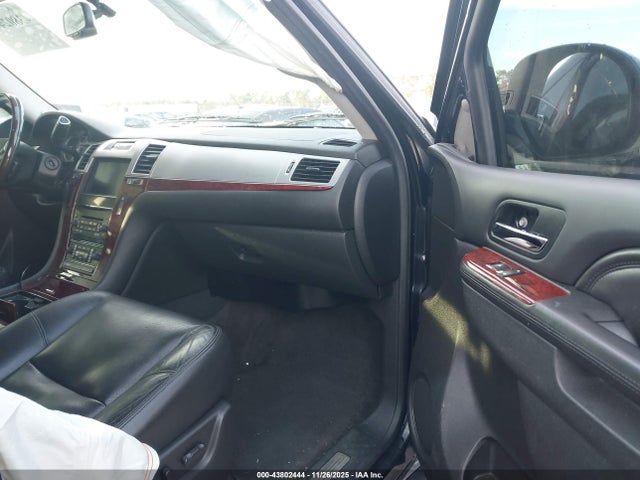 2011 CADILLAC ESCALADE 1GYS4AEF9BR351241 Photo 4