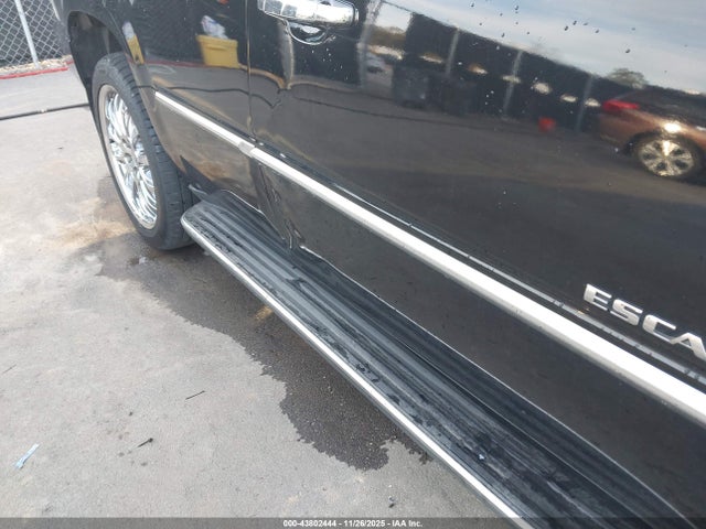 2011 CADILLAC ESCALADE 1GYS4AEF9BR351241 Photo 5