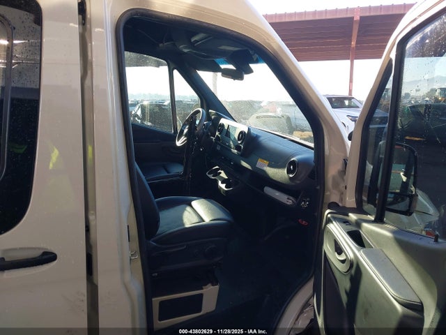 W1W40CHY4NT094584 Mercedes-Benz Sprinter 2500 High Roof I4