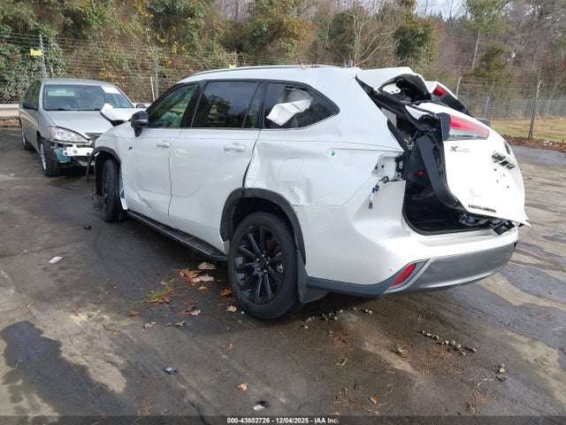 2022 TOYOTA HIGHLANDER 5TDDZRBH6NS594029 Photo 2