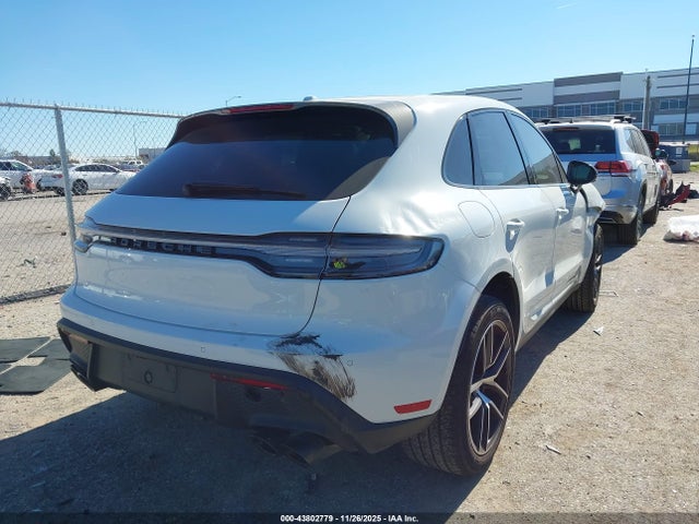 2024 PORSCHE MACAN WP1AA2A53RLB17413 Photo 3