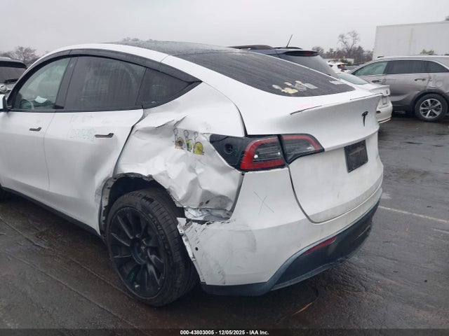 2022 TESLA MODEL Y 7SAYGDEE9NF374614 Photo 5