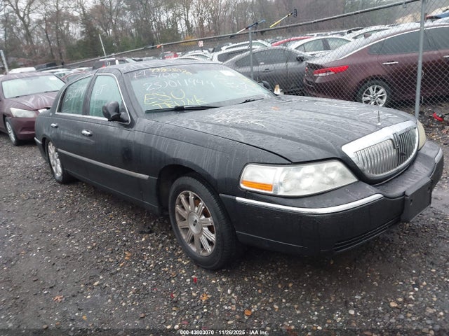 2009 LINCOLN TOWN CAR 2LNHM82V99X609905